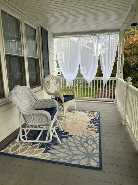 Private home w/ yard & parking, near Dtwn, pets ok