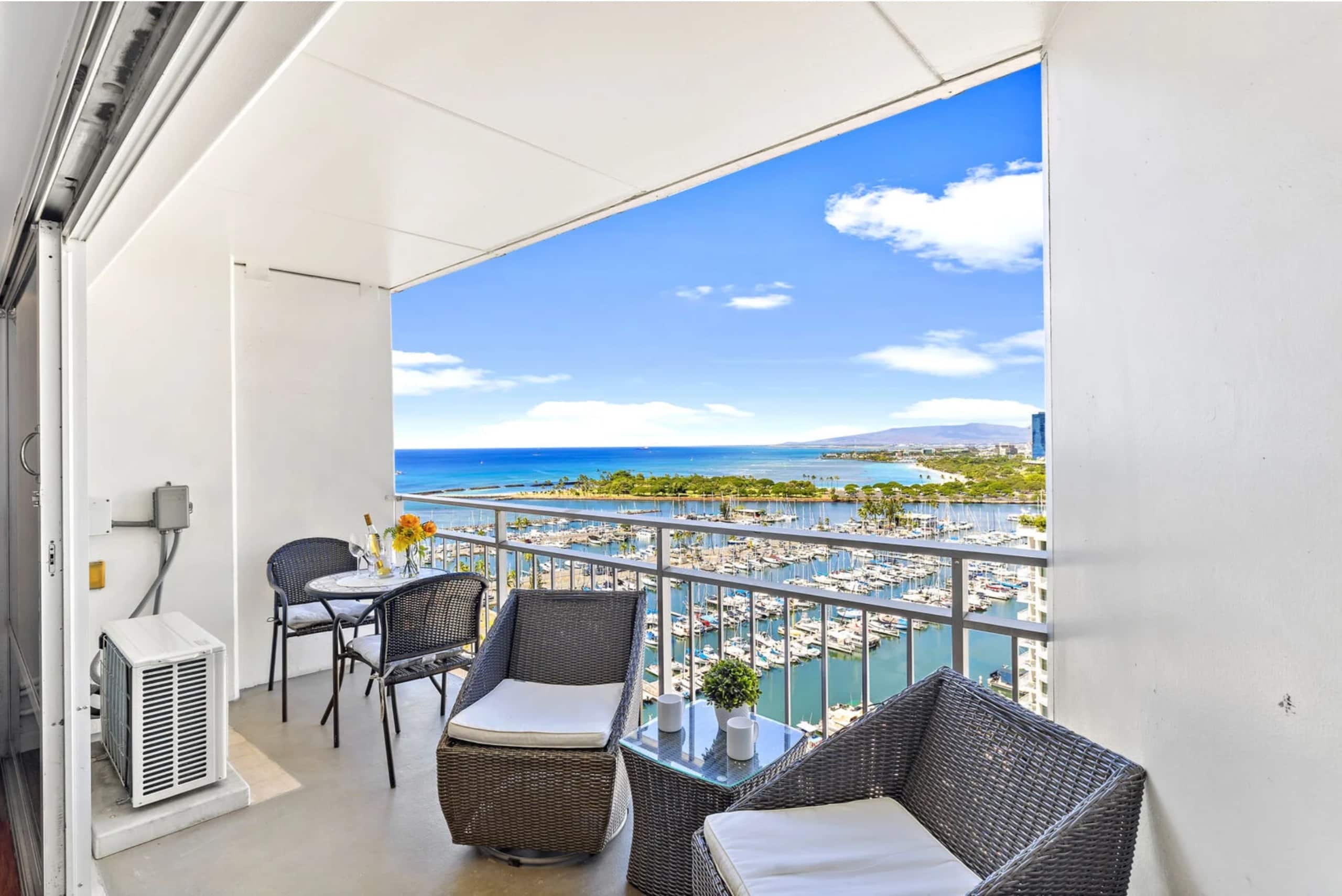 Stunning 20F Ocean Views: Waikiki Coastal Paradise - Image 17