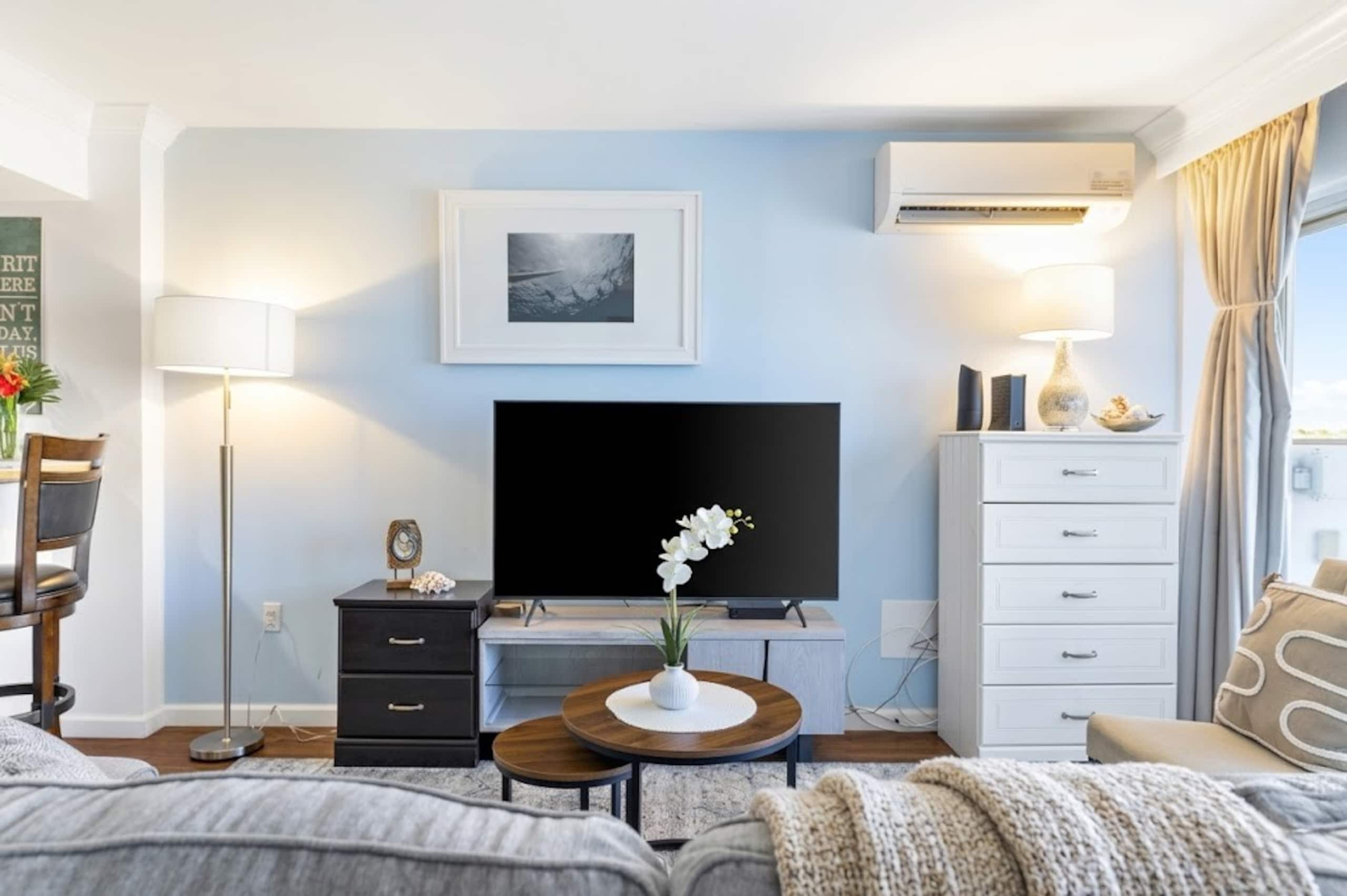 Stunning 20F Ocean Views: Waikiki Coastal Paradise - Image 9