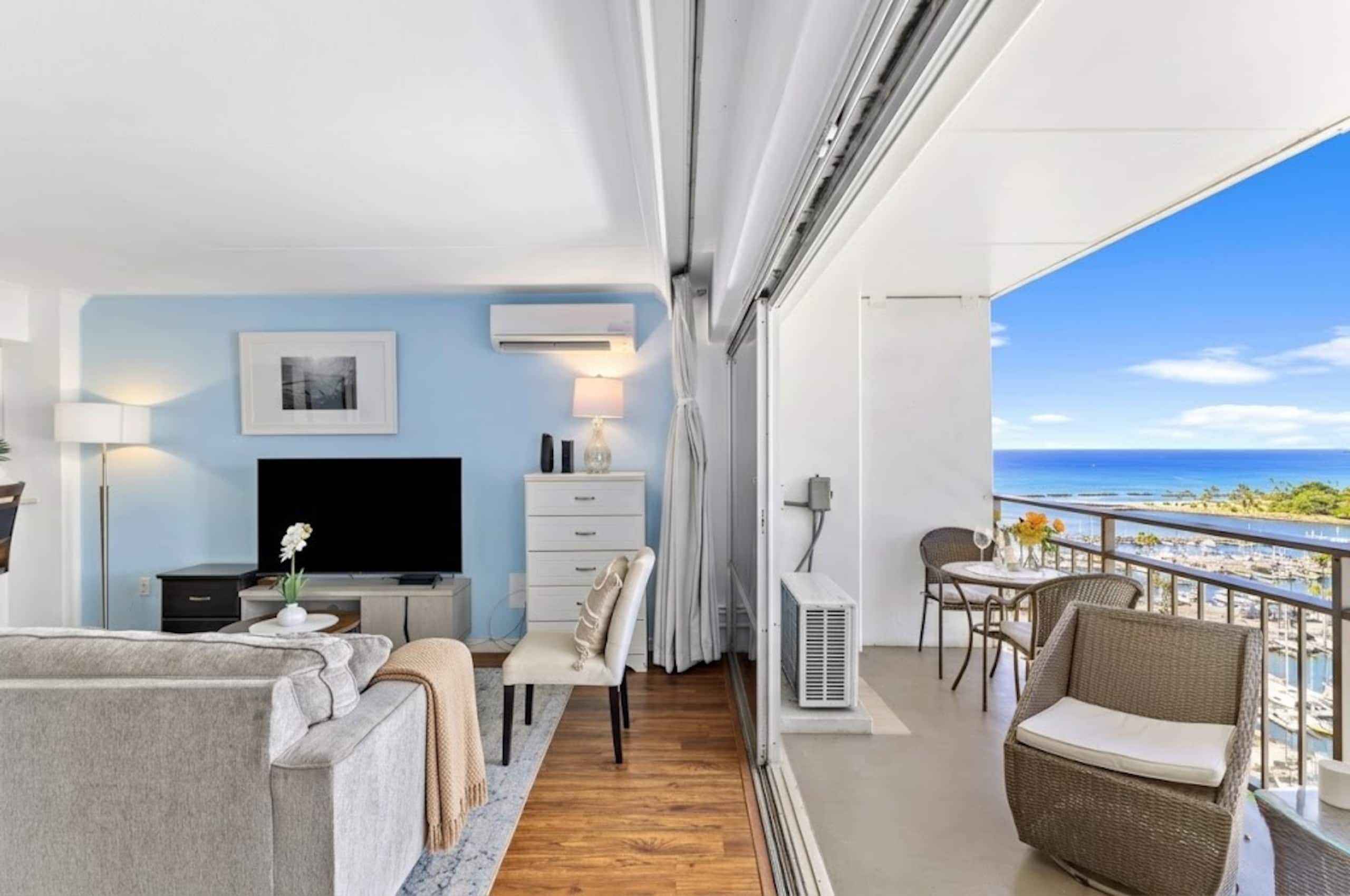 Stunning 20F Ocean Views: Waikiki Coastal Paradise - Image 8