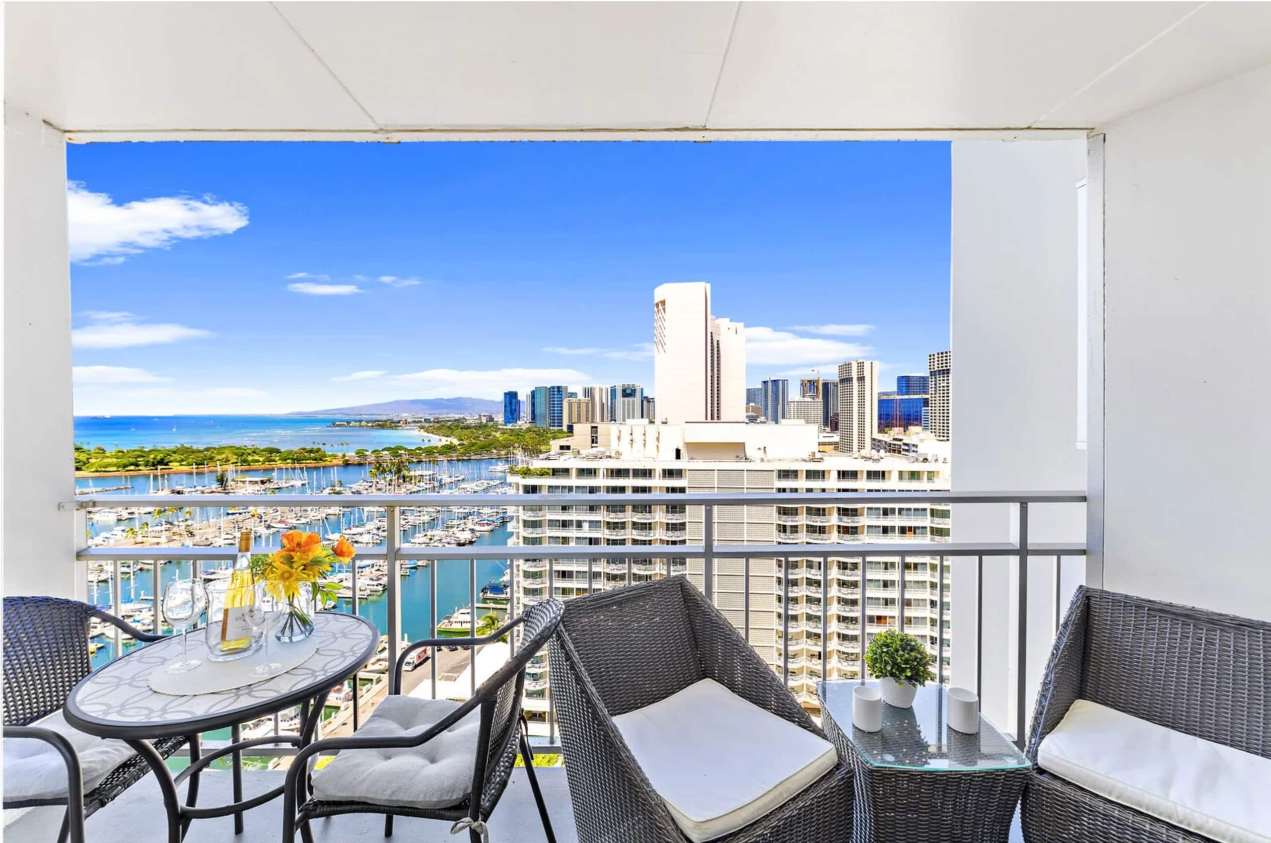 Stunning 20F Ocean Views: Waikiki Coastal Paradise - Image 19