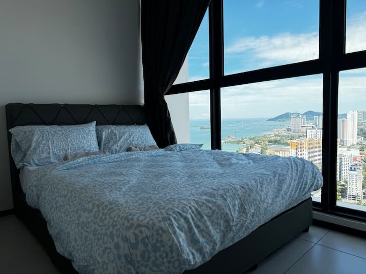 Slaapkamer 1 , 1 queensize bed, 1 eenpersoonsbed,
Slaapkamer 2, 1 queensize bed, 1 eenpersoonsbed 
Slaapkamer 3, 1 stapelbed,
Woonkamer, 1 eenpersoonsbed, 2 slaapbanken,