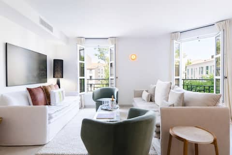 Top Airbnb: Casita 2 – Place des Lices– 2 bedrooms and parking à Saint Tropez