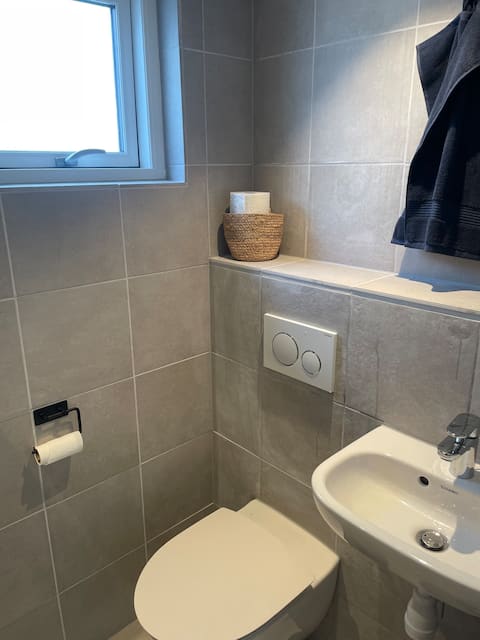 Anneks/værelse med bad/toilet