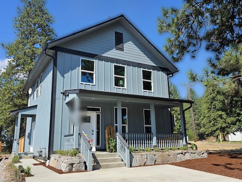 New Modern Lake Roosevelt Home