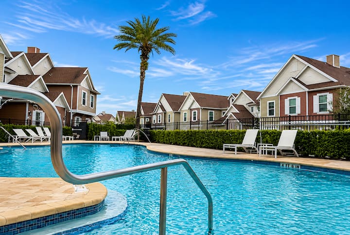 Resort Home: Heated Pool, Hot Tub & Gym - Celebration, FL