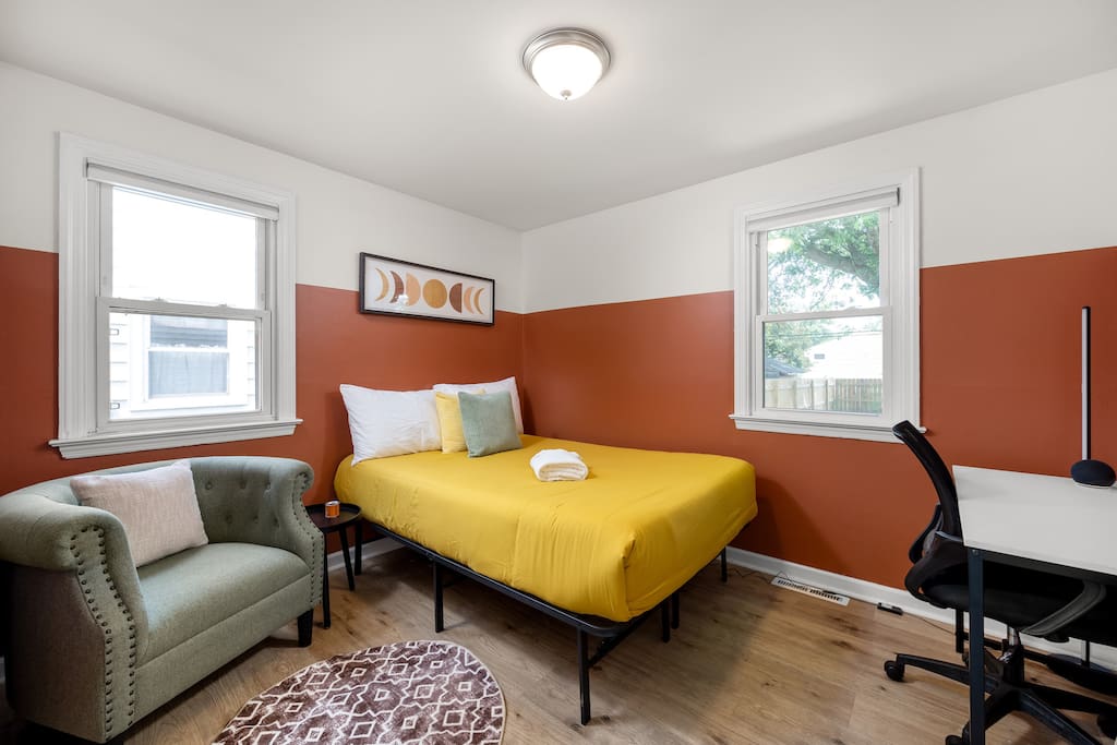Airbnb Updated single family cottage