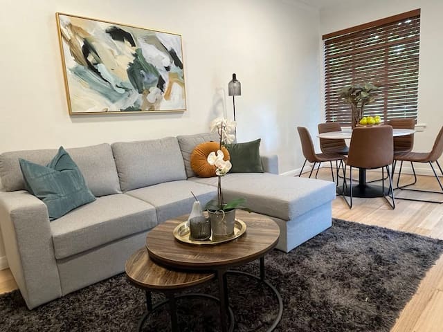 Stylish Art Deco on the Park