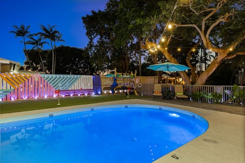 Waterfront Retreat•Heated Pool•Kayaks•Sleeps 11
