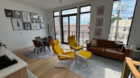 Stylish apartment minutes from NYC