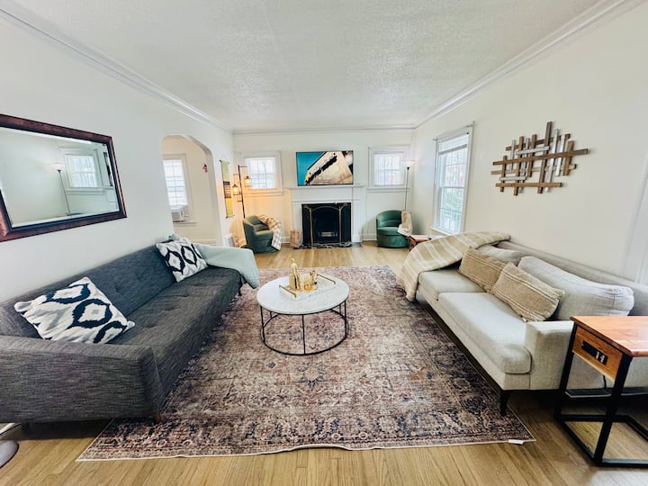 Cozy House By Navy Base & Lake/2 Kng+1 Qn Bedrooms - Waukegan, IL
