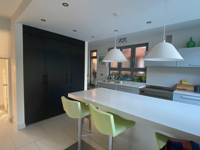 Modern Victorian Gem – 4BR /3SR Parkside SW London gallery image 4