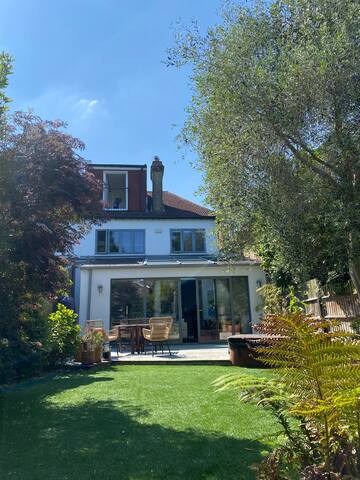 Modern Victorian Gem – 4BR /3SR Parkside SW London