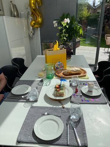 Modern Victorian Gem – 4BR /3SR Parkside SW London gallery image 5