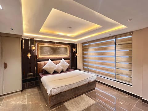 The Luxe -Uptown Boutique Homes