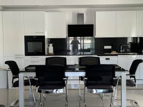 DR1 Fully Serviced 3 BDR Business Housing near FRA