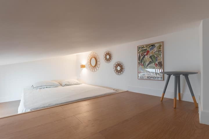 ანტრესოლიანი საწოლი, რომელიც თქვენი შვილების სიამოვნება იქნება მისი ჩამოკიდებული მხარე, ასევე მეგობრების წყვილების აღფრთოვანება დასასვენებლად.