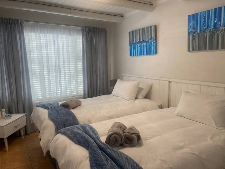 Два кревета од три четвртини.  