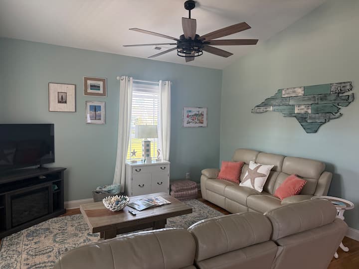 Oki Beach Retreat - Relax, Bike, Walk To Beach - Oak Island, NC