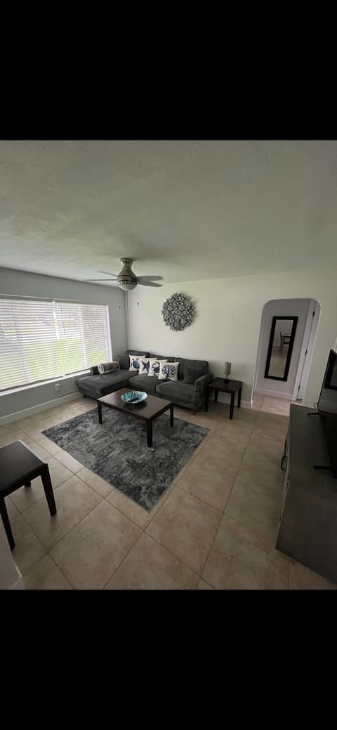 Popular Airbnb listing: *8 Min from beach* - Cedar Sea House in Holly Hill