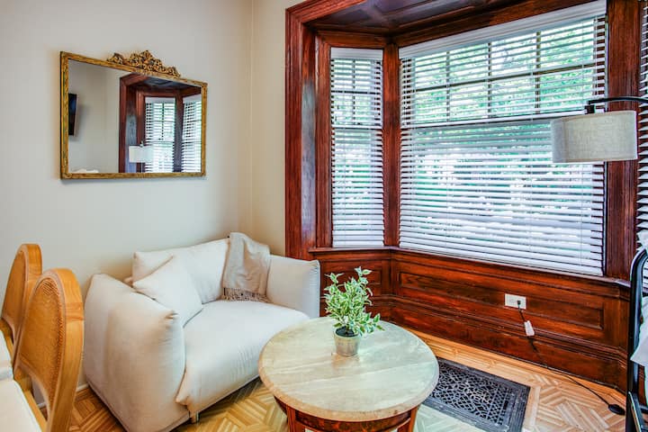 Quaint Suite In The Heart Of Park Ave - Rochester, NY
