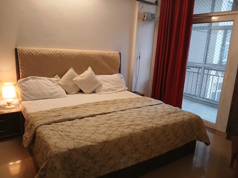Krishna_kuti

1bhk flat,posh society,4 persons