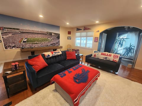 BuffaLove Family Freindly home w/ games & yard