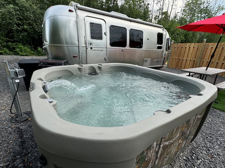 Airstream Glamping, Hot Tub, On Seneca Wine Trail - Campers/RVs for ...