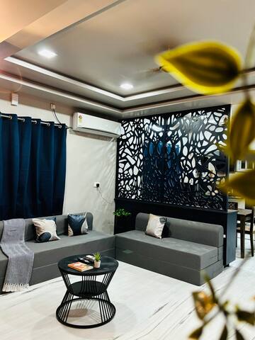 Blue House - Hill View - 3BHK near Hi-Tech City