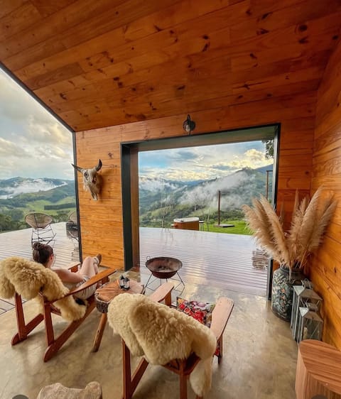 Mountain house with amazing views, Sapucai Mirim