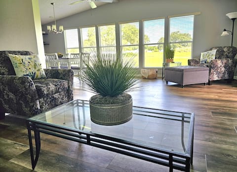 Top performing Airbnb: The Villages, Green View Cottage, in Silver Lake. in Lady Lake