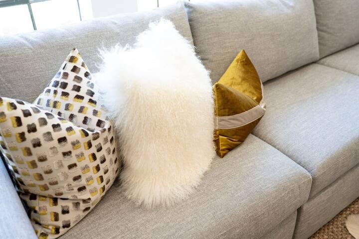 Modern New Orleans CBD Condo: Prime Luxe Location gallery image 4