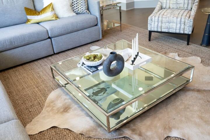 Modern New Orleans CBD Condo: Prime Luxe Location gallery image 3