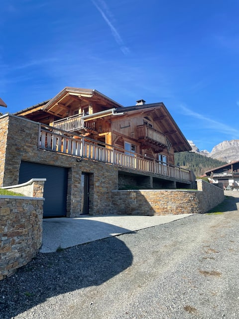 Savoyard cottage on ski slope
