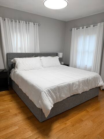 Private Parking! 4BR Family Home in South Boston gallery image 3