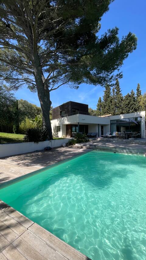 Very quiet villa, swimming pool, close to Avignon.