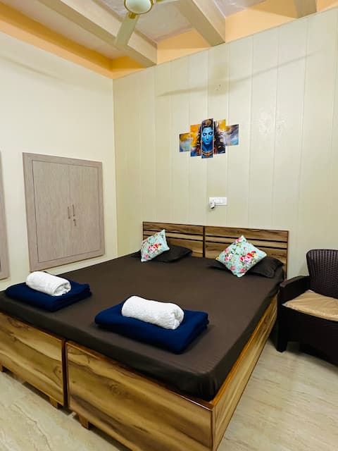 2BHK-Fully Furnished near Ghats & temple-core city