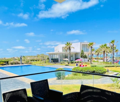 Beachfront family apartment + 6 pools