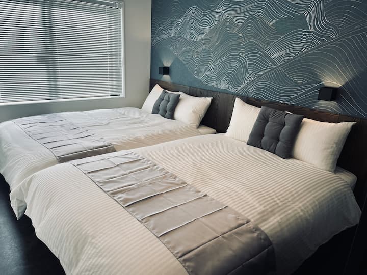 Twee ruime tweepersoonsbedden kunnen worden gebruikt.Je kunt slapen met schone futons en lakens.Airconditioning is ook beschikbaar.Verwarming kan worden gebruikt in de winter en koeling in de zomer