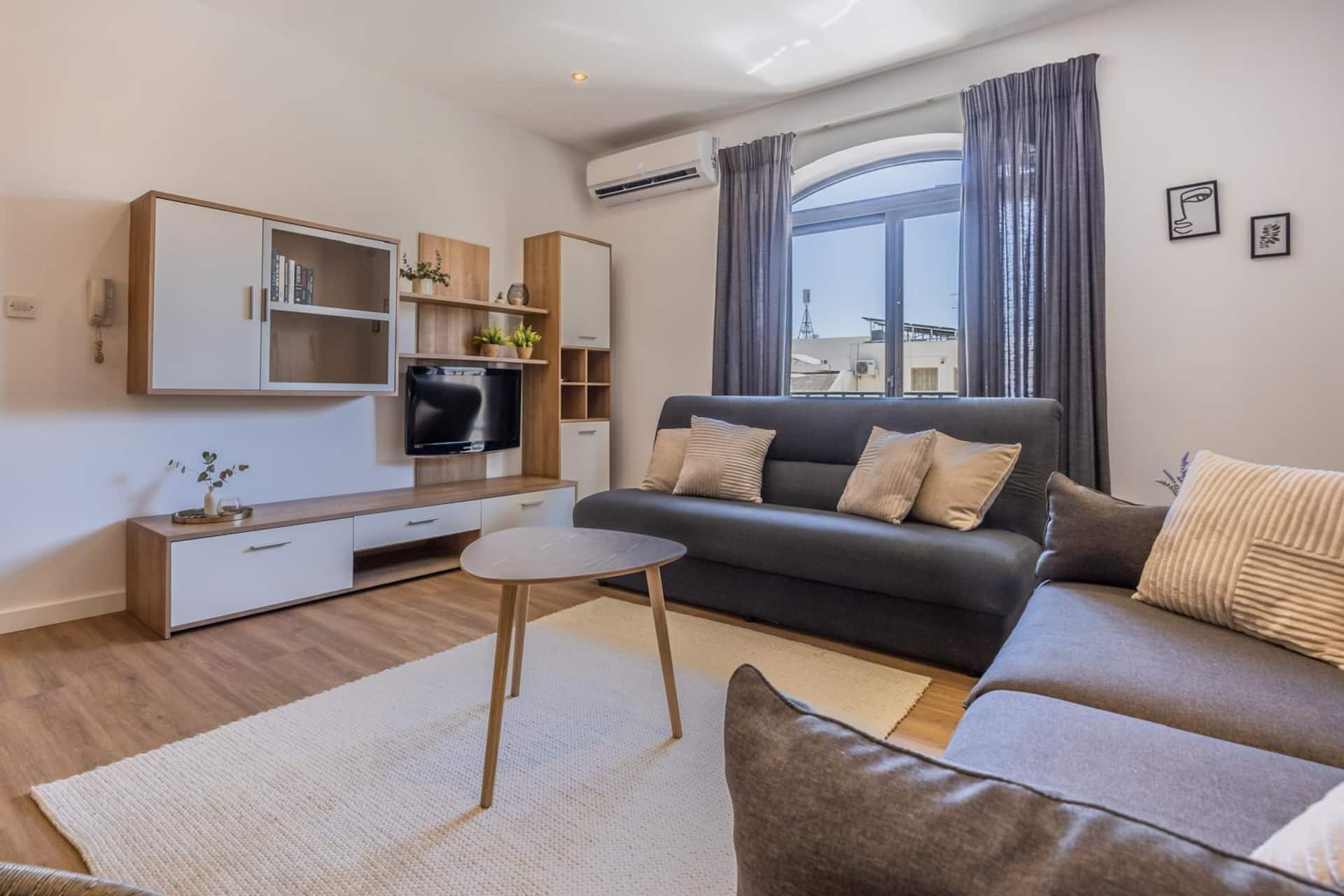 3 BDR Apartment with terrace in Gzira
