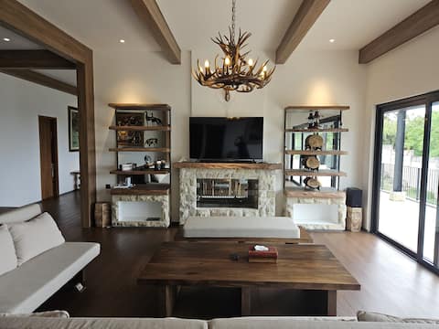 New Lux Villa Pine Hill Coolibah 4BR 12 Guests