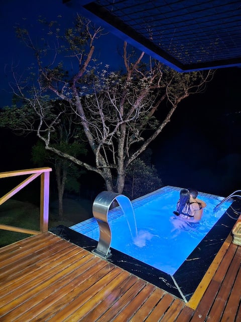 Chalet with private pool, hydro and breakfast