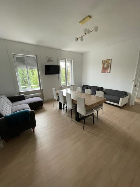 5 bedroom accommodation 13 people - private parking