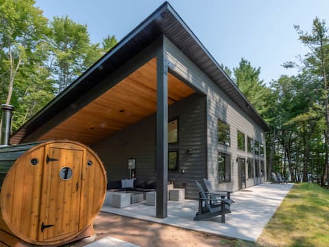 Luxe&private/Clear sand lake/Sauna/EV chgr/Dogs OK