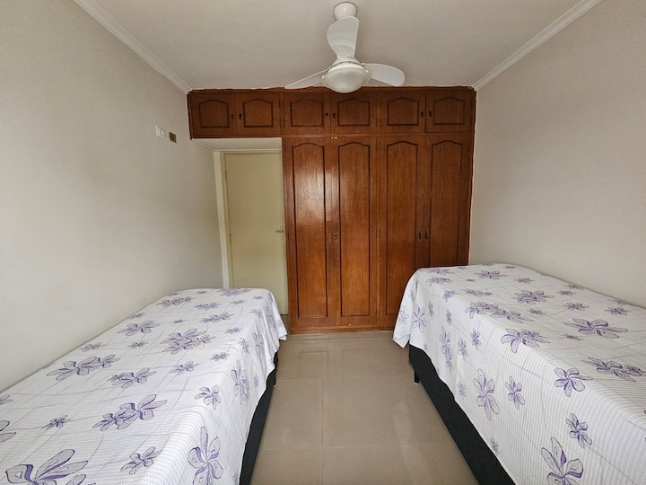 2 lits simple et 4 autres matelas simple