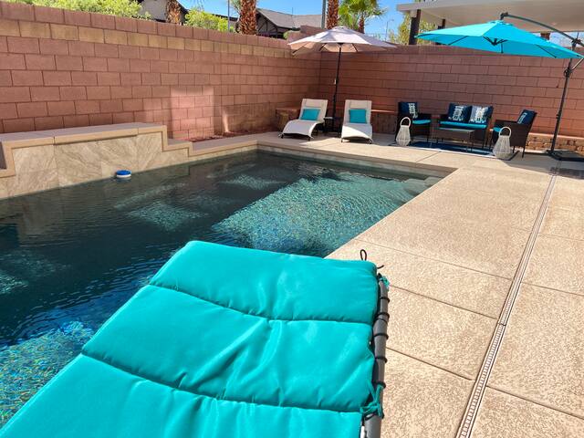 #49B Luxurious Tri-Level 6BR w/ Pool & Pool Table gallery image 4