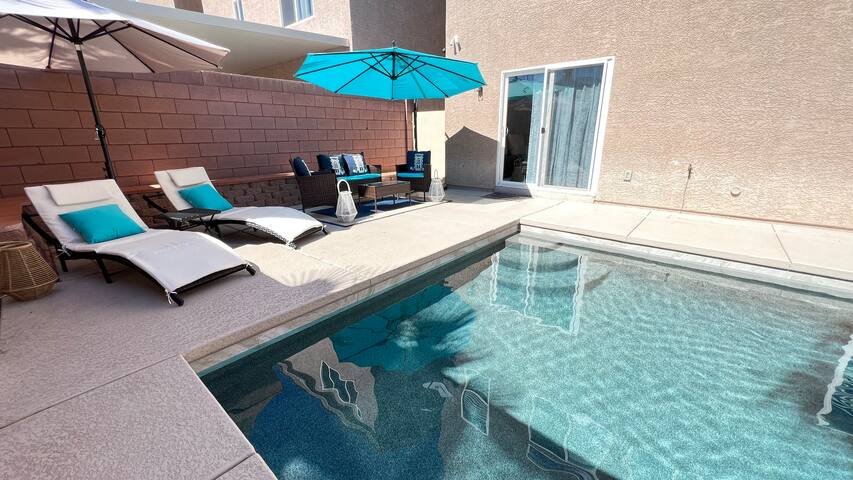 #49B Luxurious Tri-Level 6BR w/ Pool & Pool Table gallery image 2