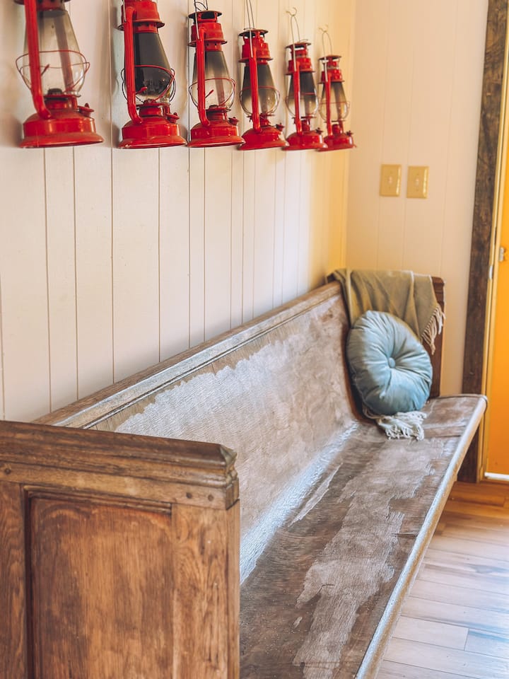 Cozy Quiet At Mill Pond Cottage - Dowagiac, MI