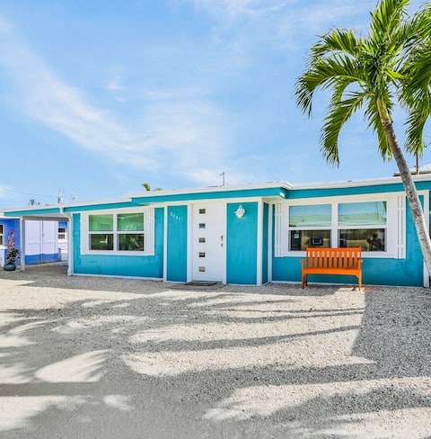 Charming Waterfront  Cottage on peaceful Matlacha!