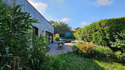 Quiet architect's house
